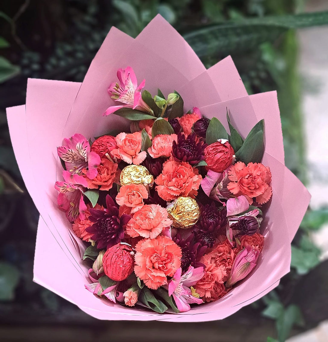 Arreglo floral con dulces hecho en Heredia, Costa Rica